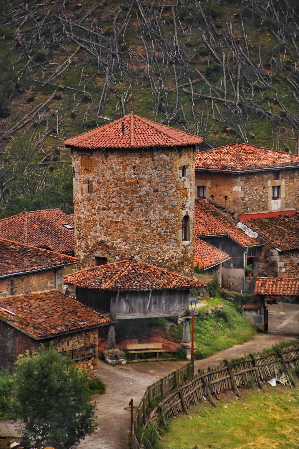 Torreón de los Ríos en Bandujo, Asturias