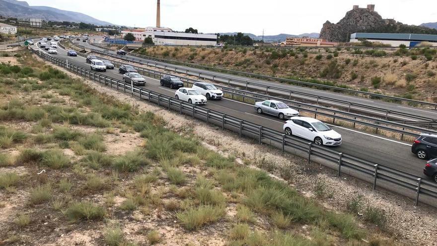 Retenciones en la A-31 entre Sax y Villena