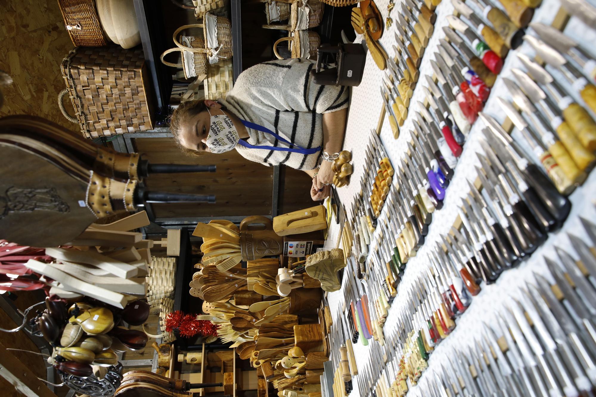 El mercadillo de Navidad abre sus puertas en el paseo de Begoña pese al covid