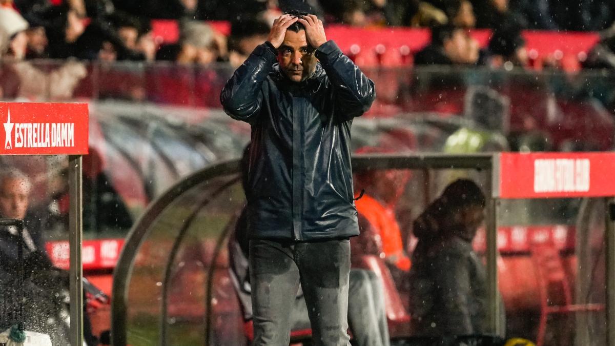 Michel, bajo la lluvia en Montilivi