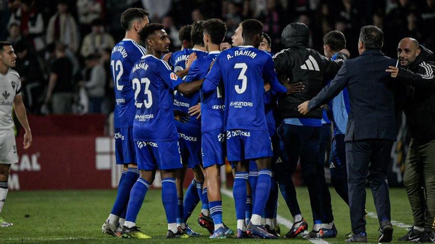 Calleja colocará a Lucas por la izquierda y a Jaime Vázquez de titular: este es el once que podría desplegar el Oviedo