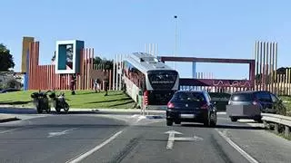 Aparatoso accidente de un autobús que cubre al TRAM entre Benidorm y La Vila