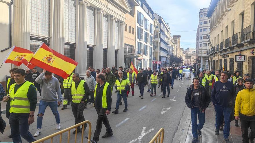 Moncloa ordenó blindar las ciudades y los nodos logísticos ante la llegada de tractores