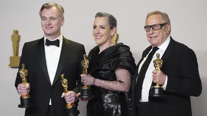 'Oppenheimer' se convierte en la gran triunfadora de la noche de los Oscar con siete estatuillas