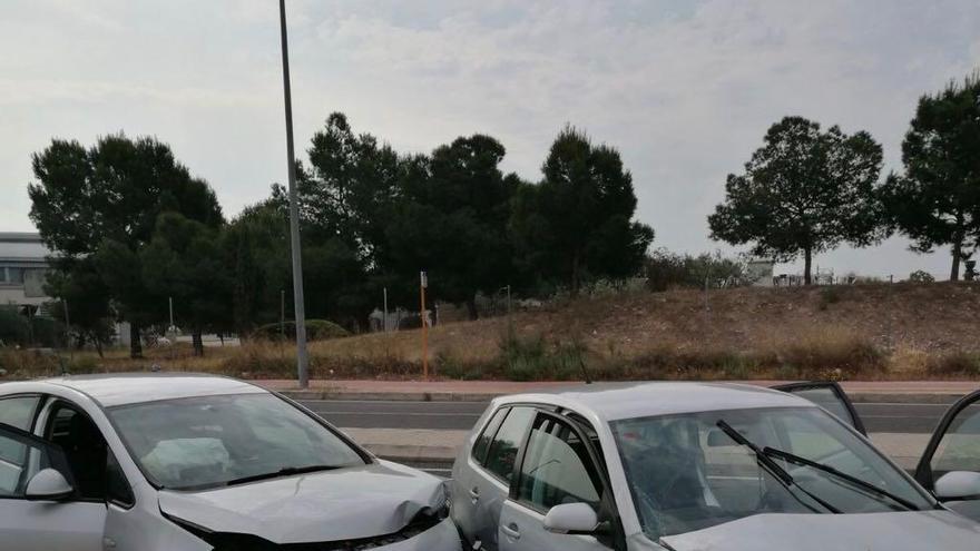 Una joven herida en un choque junto a la Universidad de Alicante