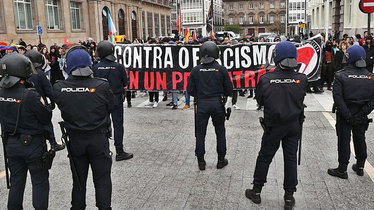 Protesta contra el fascismo, en A Coruña. |   // CARLOS PARDELLAS