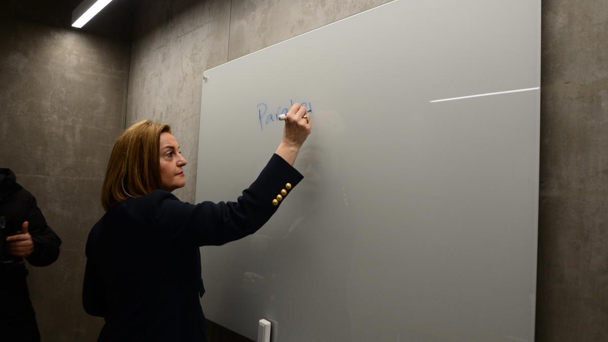 Elena Rivo, en un acto en Cangas cuando era conselleira.