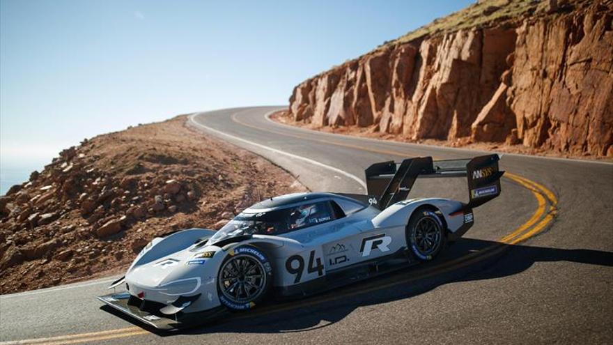 Volkswagen hace historia en la carrera hacia las nubes