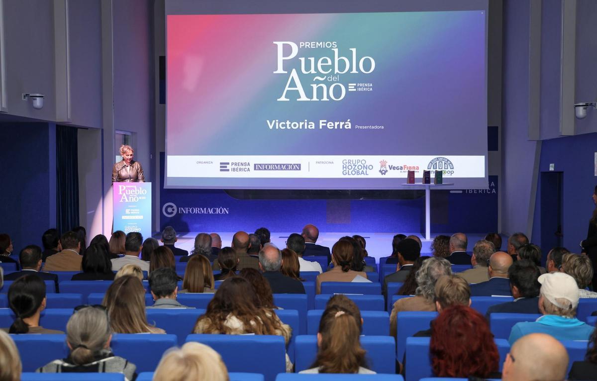 Victoria Ferrá presentó el evento, celebrado en el Club INFORMACIÓN.