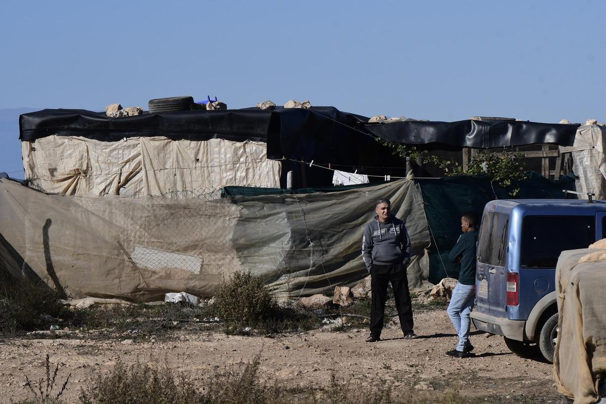 Andalucía Acoge atiende a más de 4.500 temporeros en Huelva y Almería.