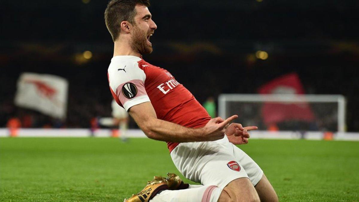 Sokratis celebra el tercer gol de los 'Gunners'