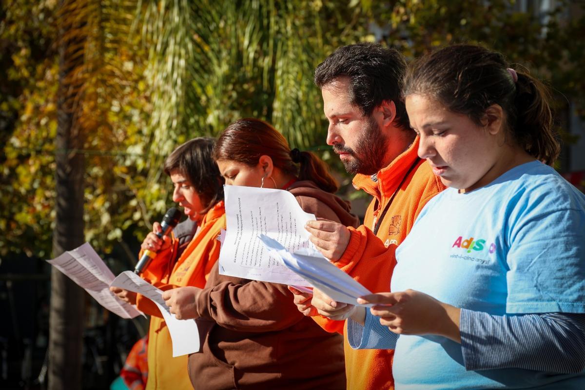 Un momento de la jornada con la lectura del manifiesto.