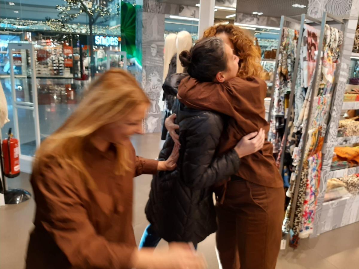 EN IMÁGENES: Bimba y Lola celebra en Asturias el segundo premio de la lotería de Navidad