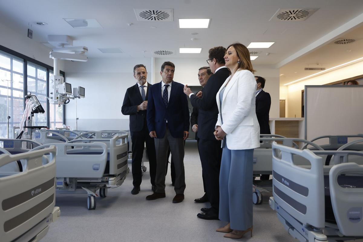 La alcaldesa y el president en la visita a las instalaciones del hospital Vithas Turia