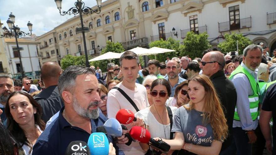 Abascal arremete contra la regularización masiva