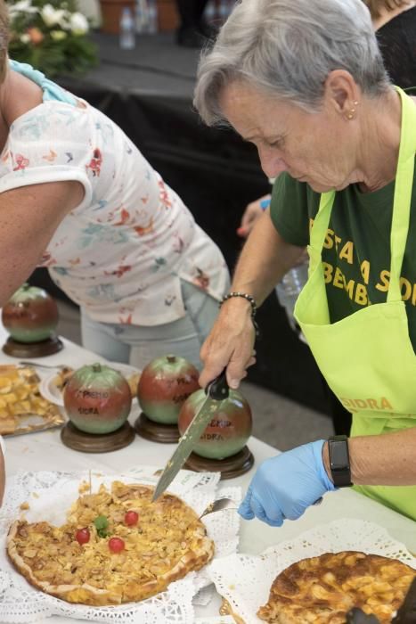 La Festa da Sidra de la parroquia viguesa rompe todas la previsiones, con más de 5.000 asistentes, 1.200 litros del brebaje despachados y 6.000 botellas vendidas. El ANPA Bene Vivere, manzana de oro.