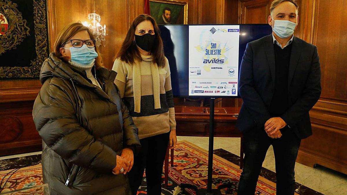 Pepa Cañadas, Nuria Delmiro y Gerardo González, ayer, en la presentación de la prueba. | Mara Villamuza