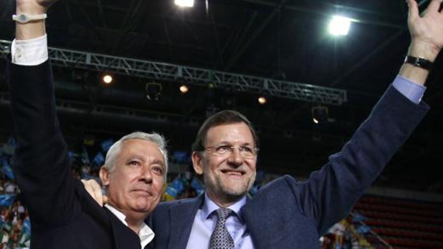 Mariano Rajoy, junto a Javier Arenas.