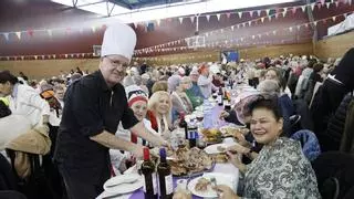 Tributo a los mayores de Ames con más de mil kilos de cocido y música: "Moi rico e abundante"