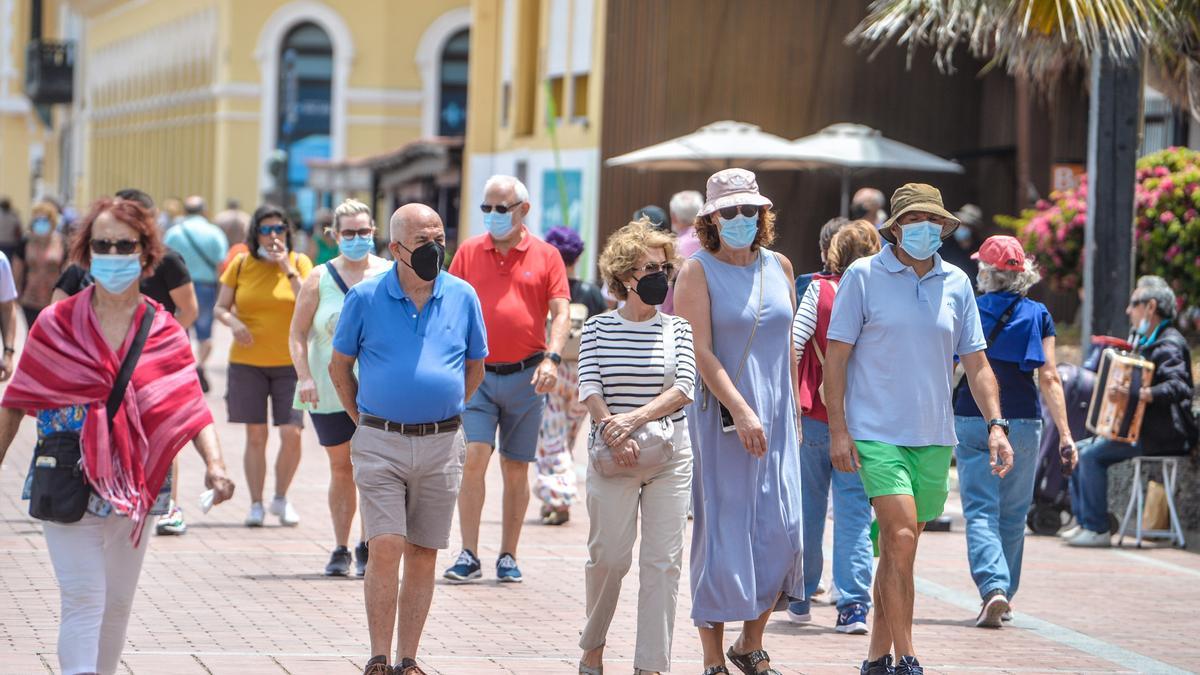 Simón advierte del riesgo para los vacunados no inmunizados si aumenta la incidencia entre los jóvenes