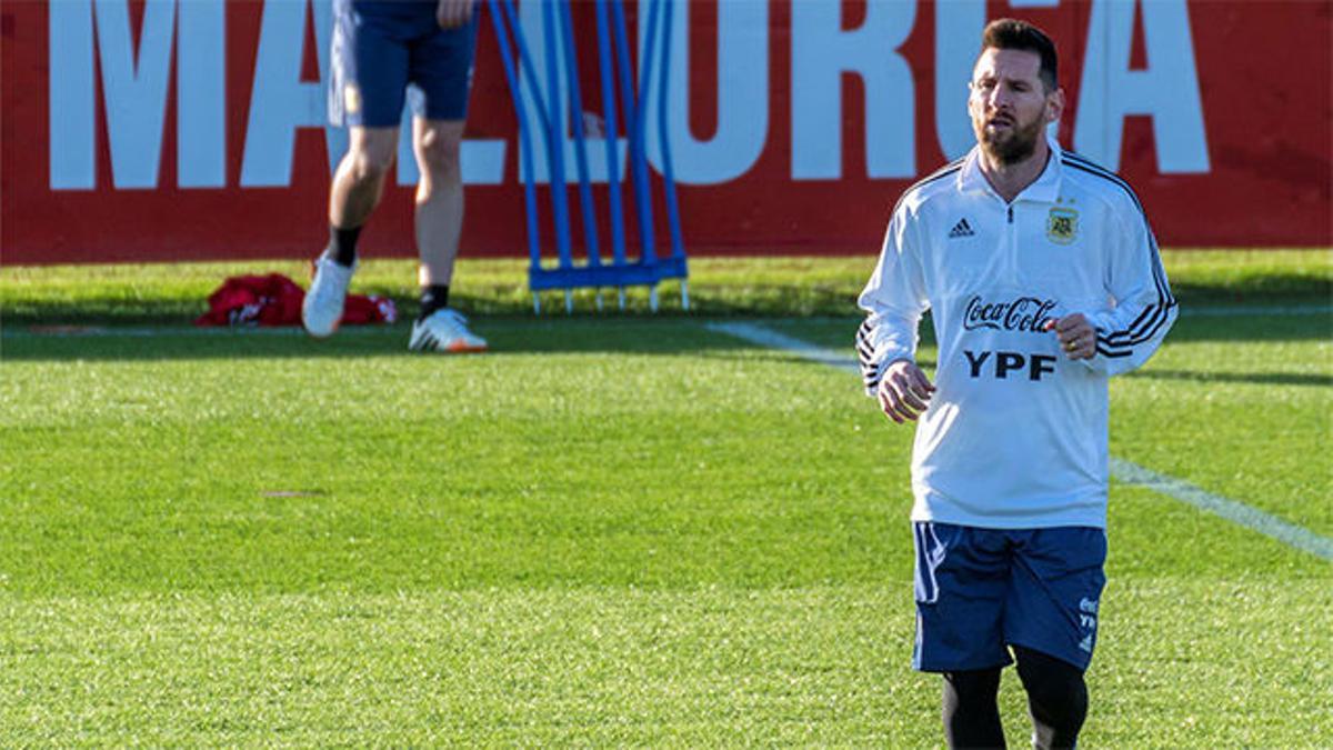 Messi se entrena en Mallorca antes de medirse a Brasil en Arabia Saudí