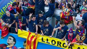 El FC Barcelona celebra el seu títol amb un record a les víctimes del terratrèmol.