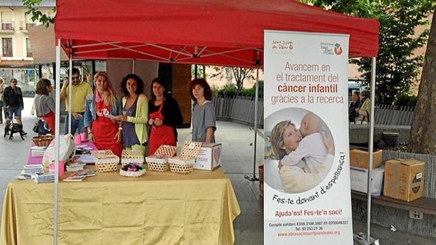 Una parada de l&#039;associació contra el rabdomiosarcoma a Puigcerdà