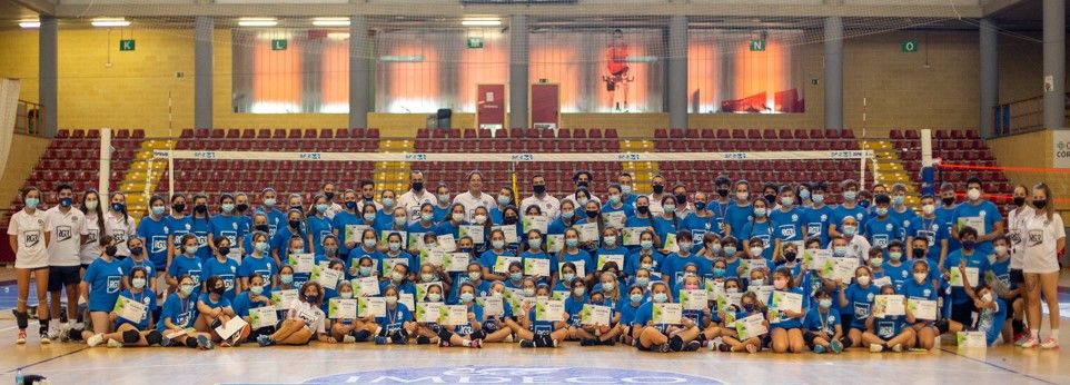 Participantes en el Campus Ciudad de Córdoba de voleibol.