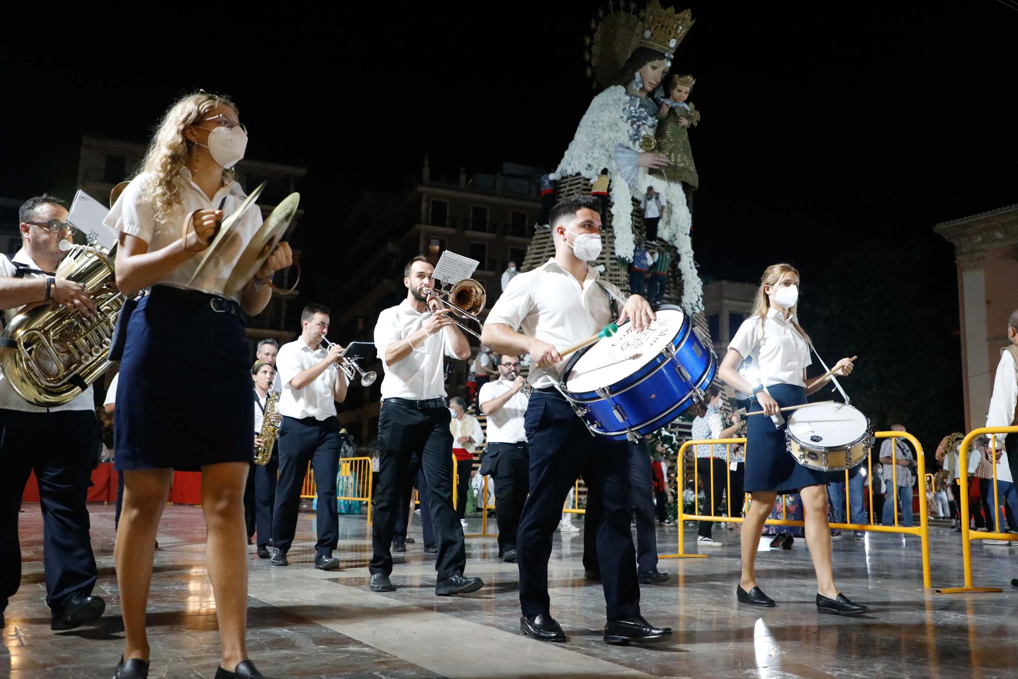 Búscate en el primer día de la ofrenda por la Calle Caballeros de las 21:00 a las 22:00