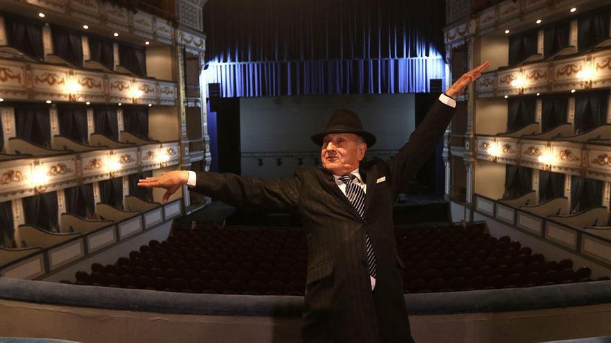 Carrete,  en un Teatro Cervantes vacío que  se llenará para rendir tributo al bailaor jondo.