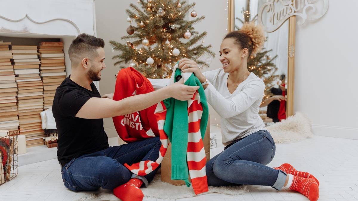 Los jerséis de navidad se están convirtiendo en la prendas favoritas para estas fiestas.