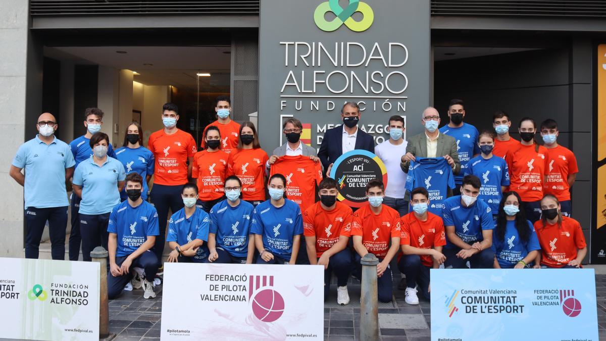 Presentació de l'equip a la seu de la Fundación Trinidad Alfonso, amb les noves equipacions i amb tota l’energia per fer front a aquesta competició