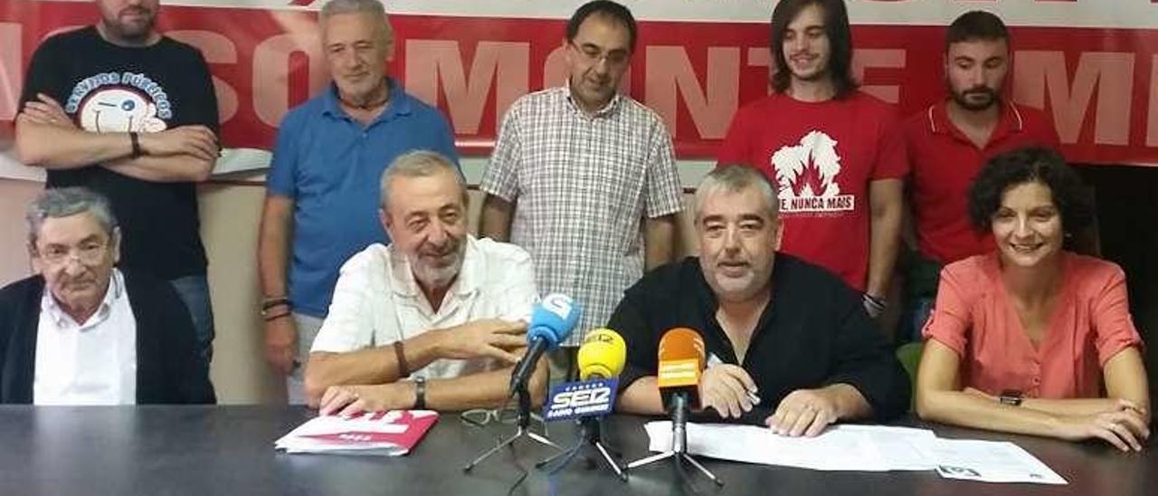 El comité, en la rueda de prensa de ayer. // FdV