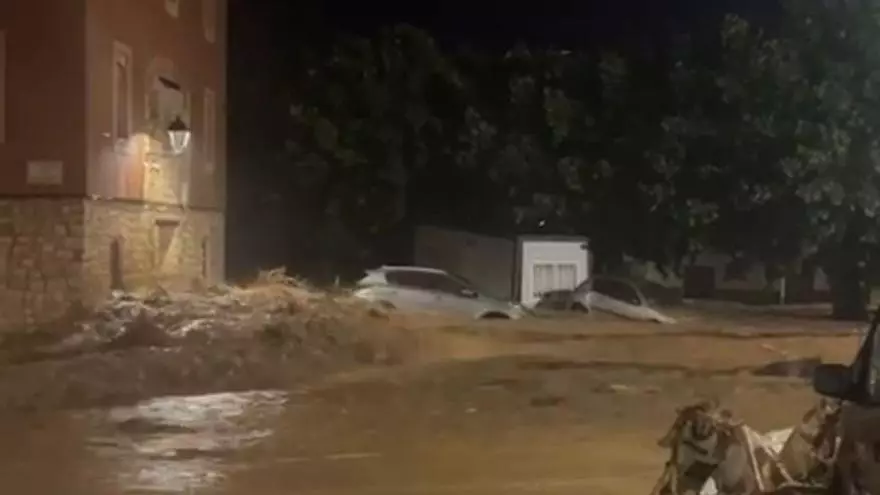 Una vecina rescatada tras la tormenta: "Hemos estado más de dos horas atrapadas. El agua llegaba hasta las ventanas"
