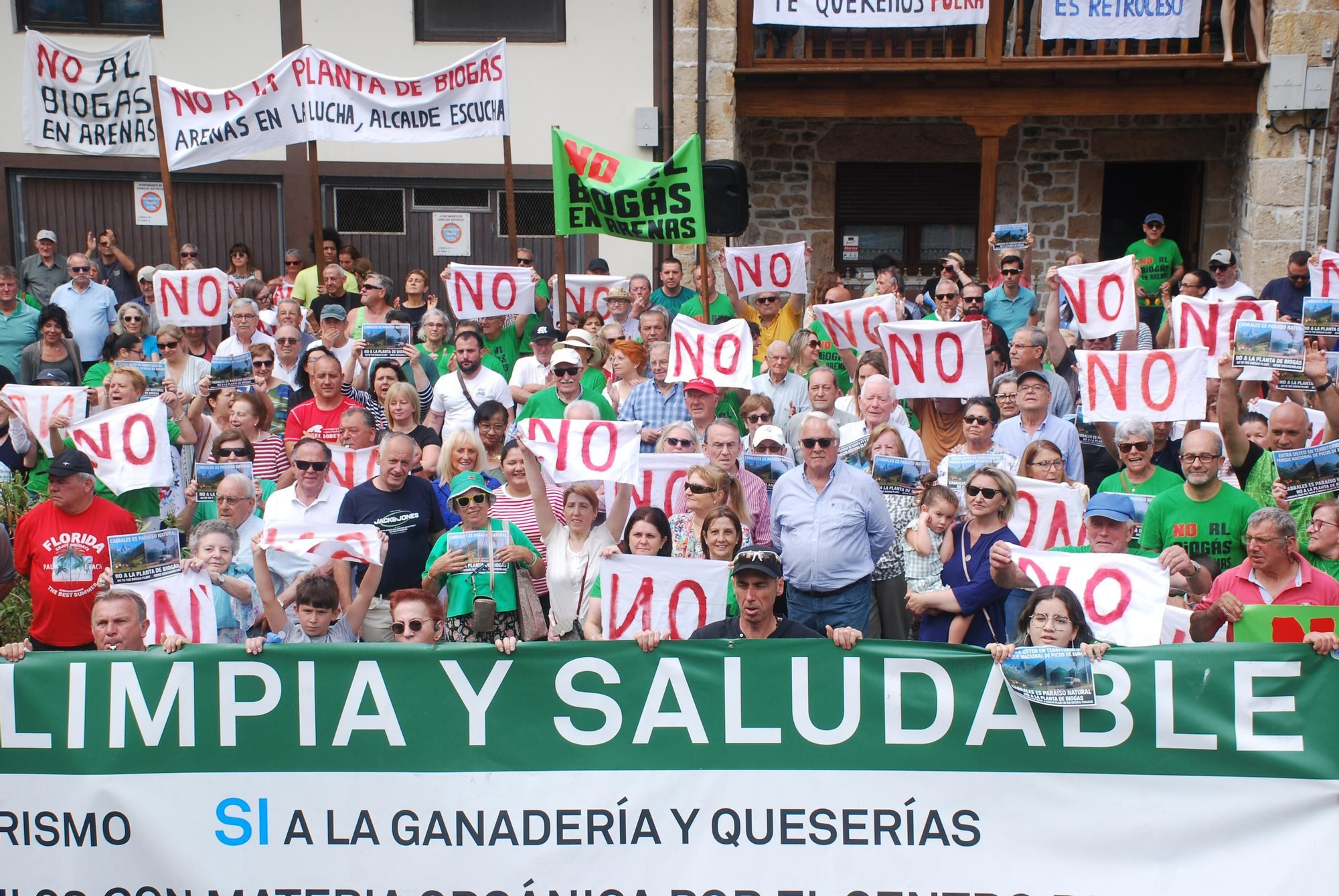 Manifestación contra la planta de biogás en Arenas de Cabrales