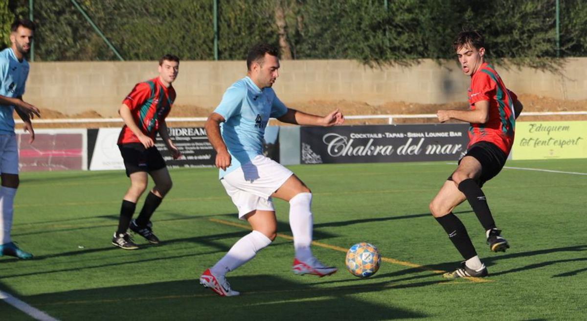 El Roses City B va guanyar el Garriguella (3-1) a la Vinyassa. | ARTURO LÓPEZ