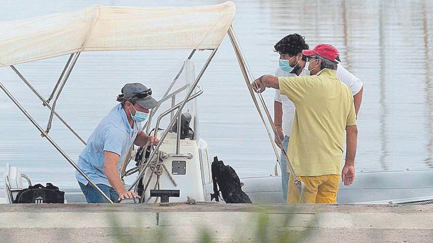 López Miras, junto a Gilabert, visitando el Mar Menor.