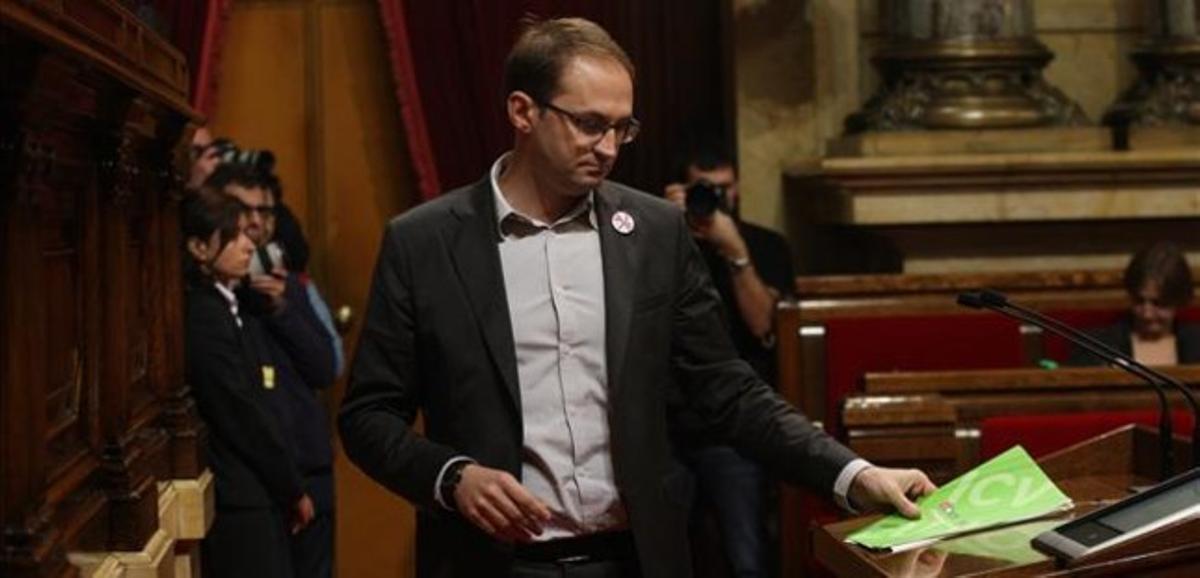 El portaveu d’ICV-EUiA, Joan Herrera, en el ple d’investidura al Parlament. El portaveu d’ICV-EUiA, Joan Herrera, en el ple d’investidura al Parlament.