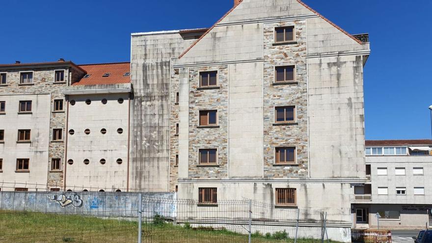 Salen a subasta pisos a menos de cincuenta mil euros en el centro de Vilagarcía