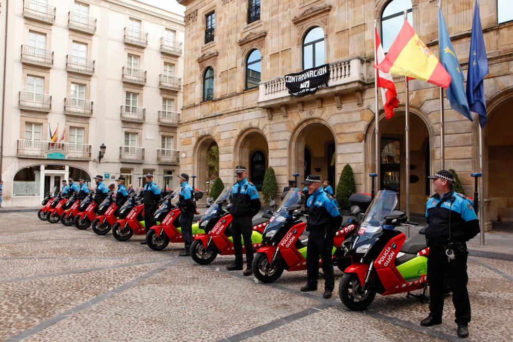 Presentación de las nuevas motos eléctricas de la Policía Local de Oviedo