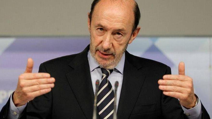 Rubalcaba: &quot;Cifuentes está políticamente muerta y debería dimitir&quot;