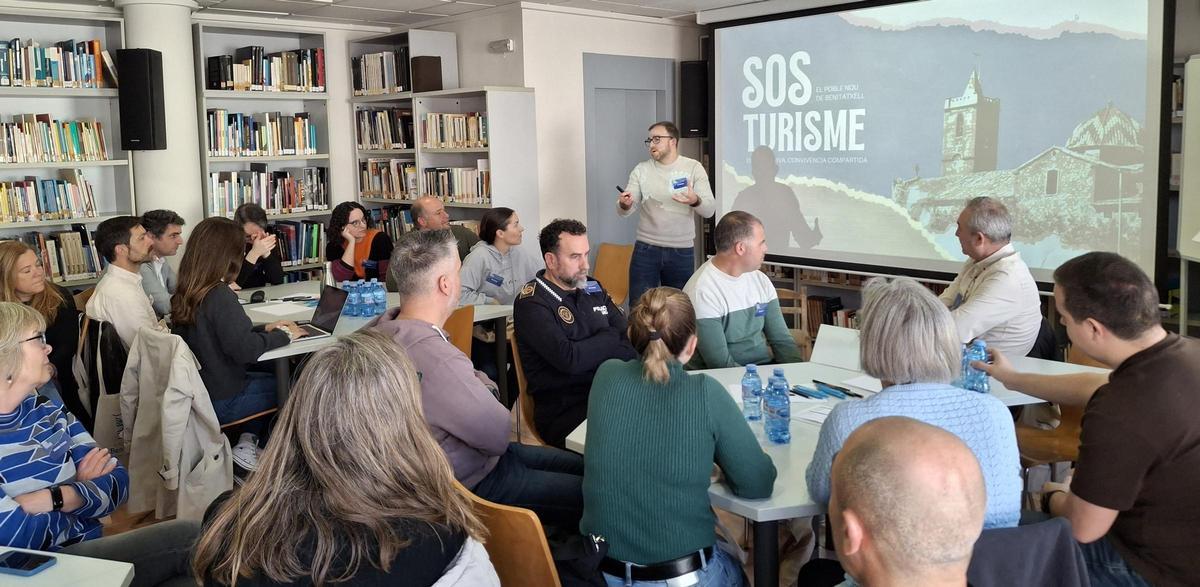 El concejal de Turismo, Víctor Bisquert, al inicio de la jornada "SOS Turisme"