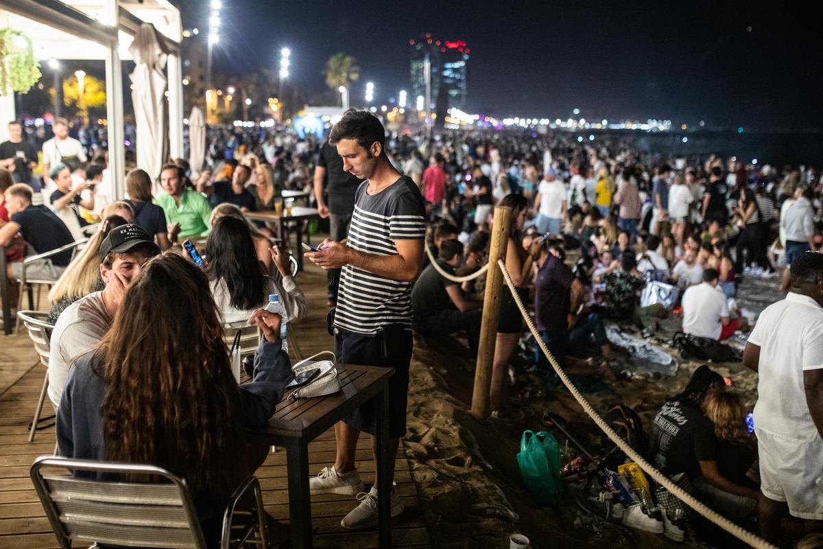 La verbena regresa a la playa en Barcelona