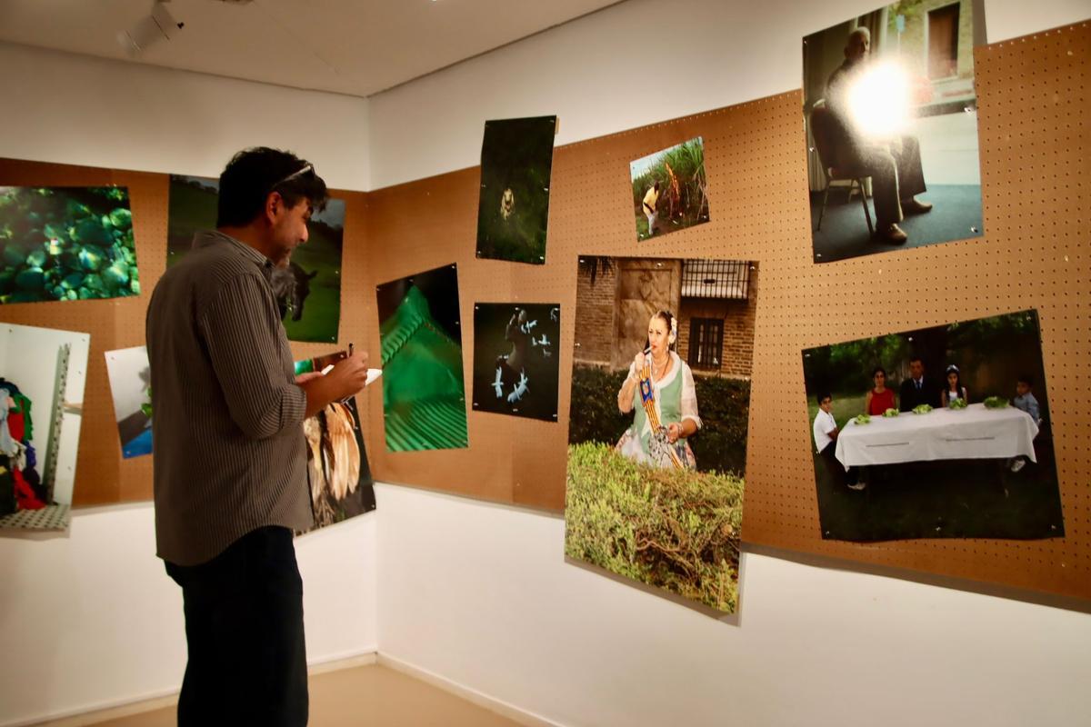 La fotógrafa Cristina de Middel inaugura su exposición 'Apoteosis Now' en el IVAM
