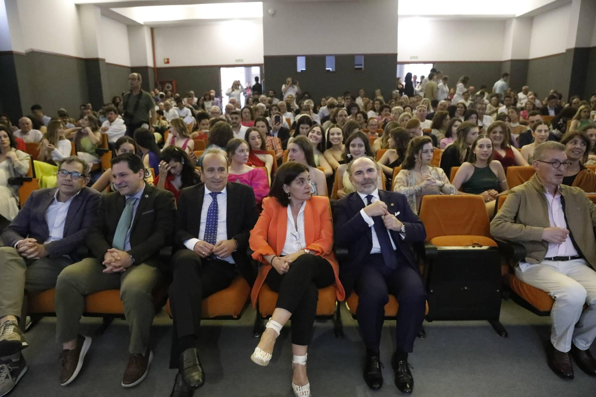 La graduación de la Facultad de Enfermería de Gijón, en imágenes