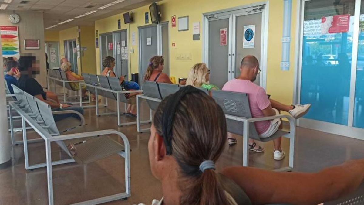 Sala de espera de Urgencias en un hospital en una imagen de archivo | INFORMACIÓN