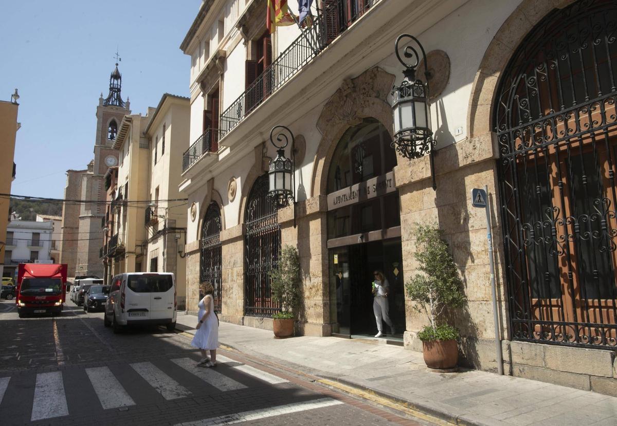 Entrada principal del Ayuntamiento de Sagunt.