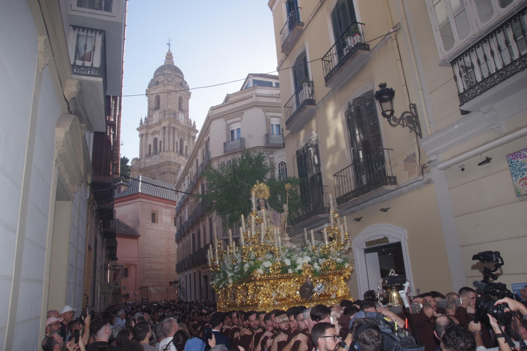 La procesión de la Divina Pastora por su Coronación Canónica, en imágenes