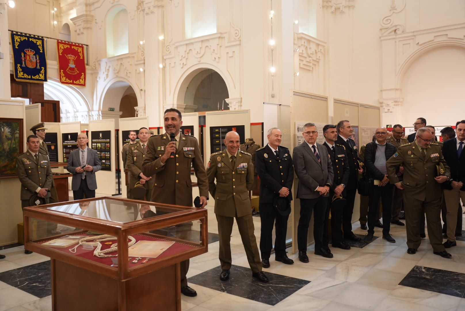 Exposición militar en San Felipe Neri