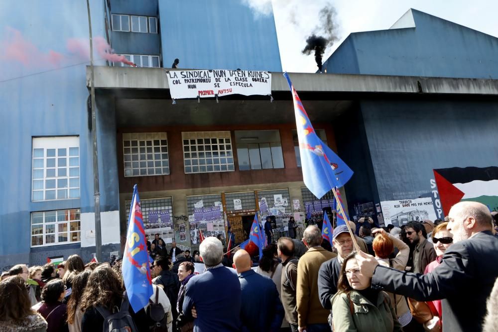 Los sindicatos minoritarios reclaman en Gijón políticas contra la precariedad